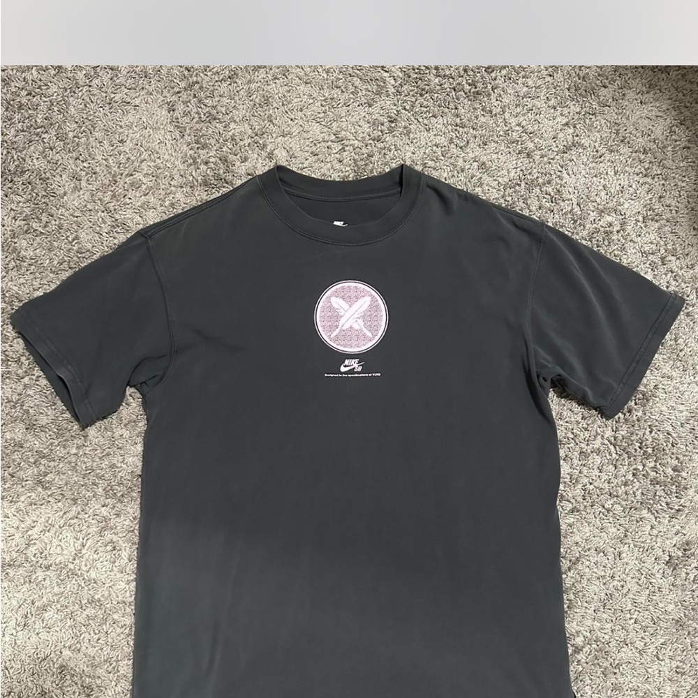 Nike Men's Dark Gray Graphic Tee